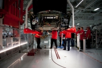 Tesla Factory - montaż końcowy Modelu S
