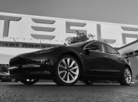 Nowe maszyny produkcyjne lecą do Gigafactory z Niemiec samolotami
