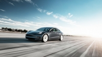 W sierpniu 2018r. Tesla sprzedała w USA około 17.800 Modeli 3