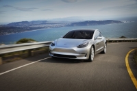 Nagrania z testów Tesli Model 3 na torze