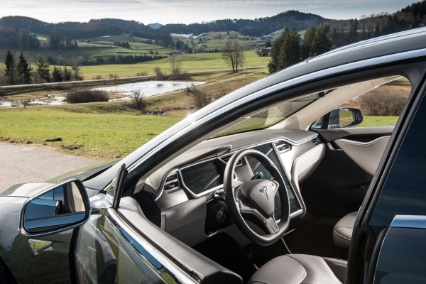 Tesla Model S - wnętrze
