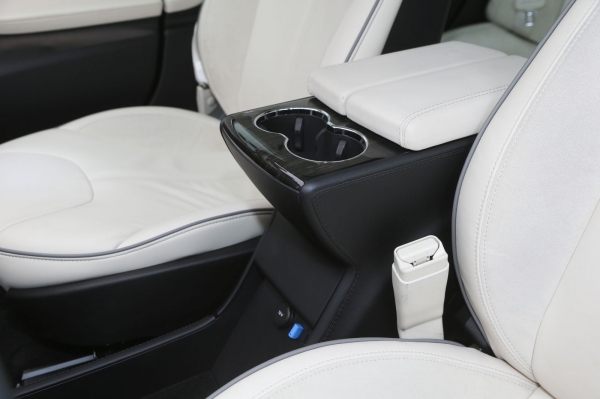 Tesla Model S - wnętrze
