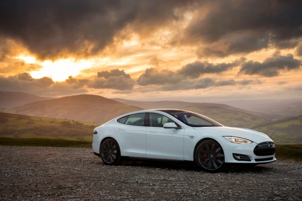 Tesla Model S (wersja dla ruchu lewostronnego)