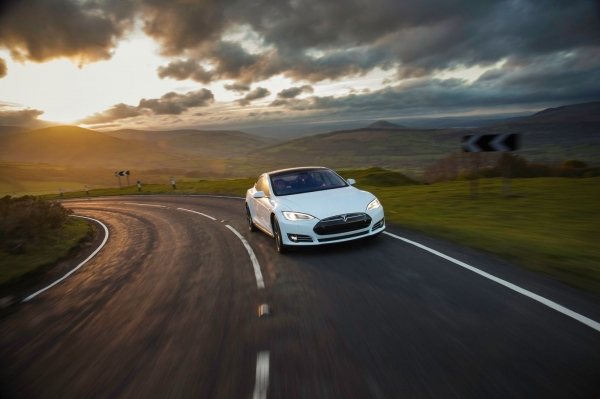 Tesla Model S (wersja dla ruchu lewostronnego)