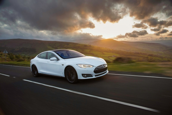 Tesla Model S (wersja dla ruchu lewostronnego)