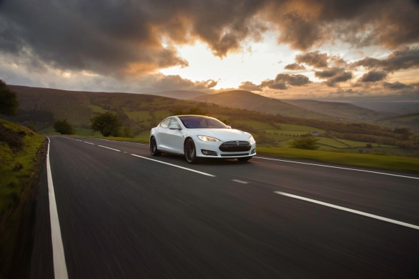 Tesla Model S (wersja dla ruchu lewostronnego)