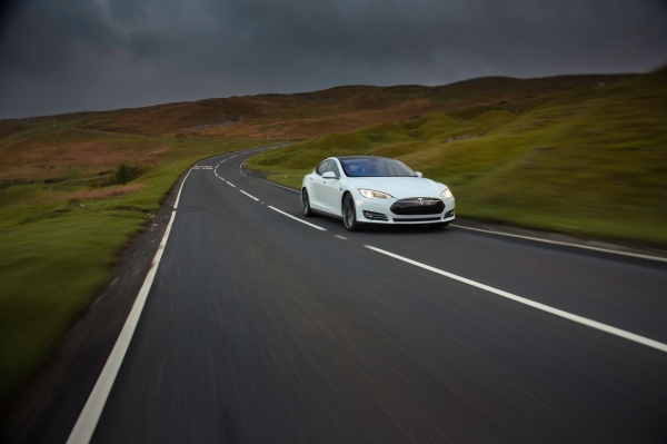Tesla Model S (wersja dla ruchu lewostronnego)