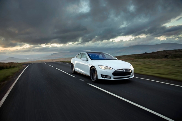 Tesla Model S (wersja dla ruchu lewostronnego)