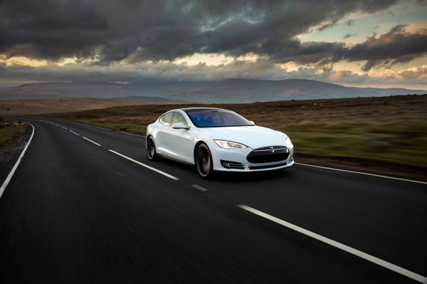 Tesla Model S (wersja dla ruchu lewostronnego)