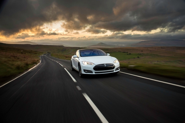 Tesla Model S (wersja dla ruchu lewostronnego)