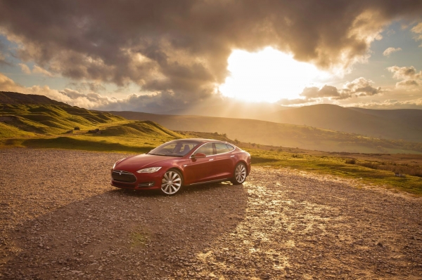 Tesla Model S (wersja dla ruchu lewostronnego)