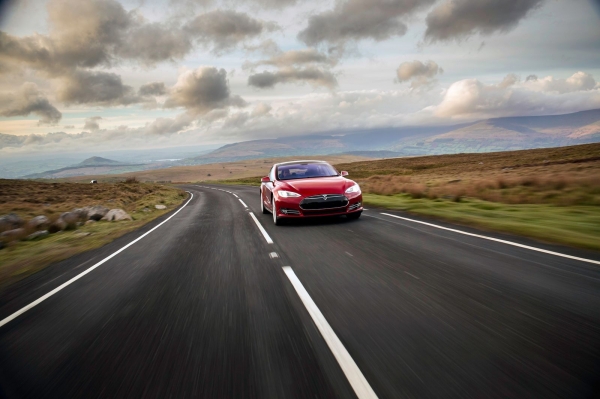 Tesla Model S (wersja dla ruchu lewostronnego)