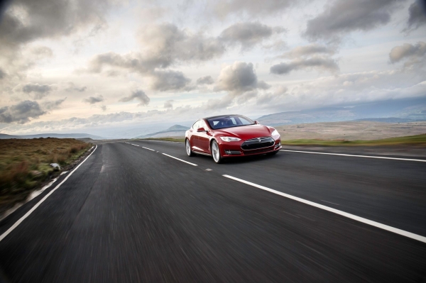 Tesla Model S (wersja dla ruchu lewostronnego)