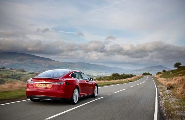 Tesla Model S (wersja dla ruchu lewostronnego)