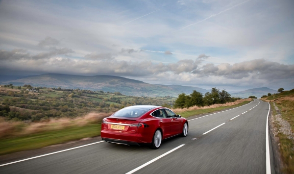 Tesla Model S (wersja dla ruchu lewostronnego)