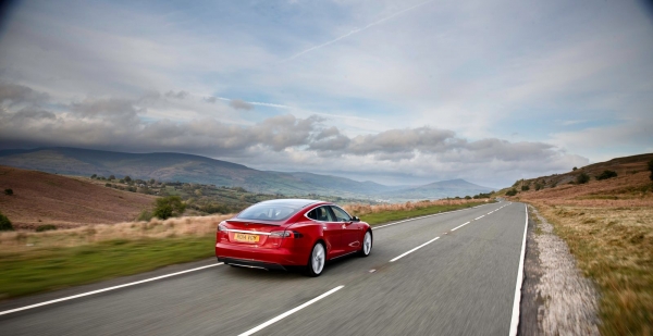 Tesla Model S (wersja dla ruchu lewostronnego)