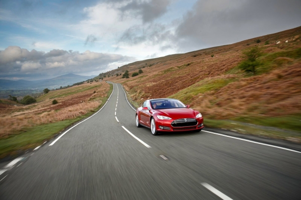 Tesla Model S (wersja dla ruchu lewostronnego)