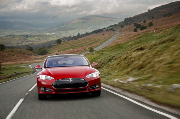 Tesla Model S (wersja dla ruchu lewostronnego)