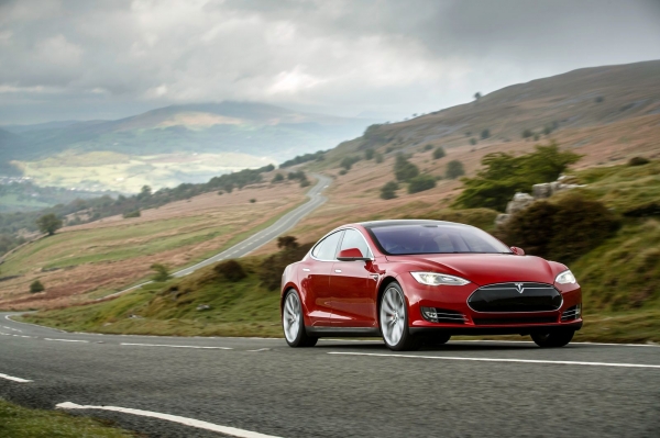 Tesla Model S (wersja dla ruchu lewostronnego)