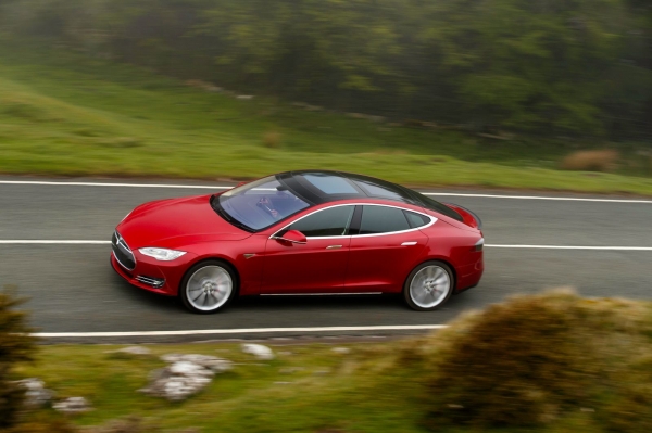 Tesla Model S (wersja dla ruchu lewostronnego)
