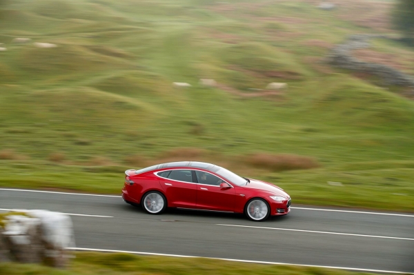 Tesla Model S (wersja dla ruchu lewostronnego)