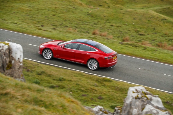 Tesla Model S (wersja dla ruchu lewostronnego)