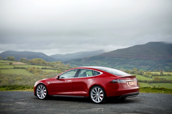 Tesla Model S (wersja dla ruchu lewostronnego)