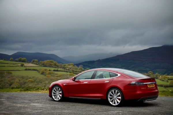 Tesla Model S (wersja dla ruchu lewostronnego)