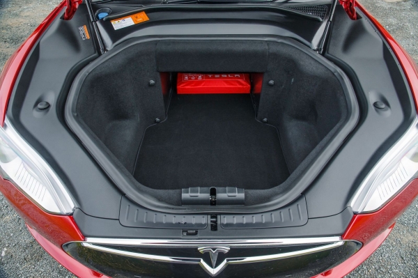 Tesla Model S (wersja dla ruchu lewostronnego)