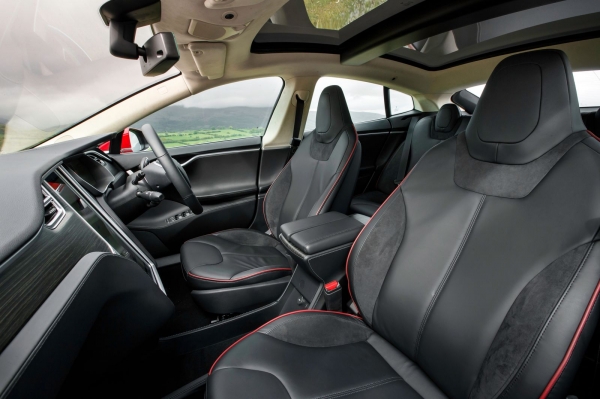 Tesla Model S (wersja dla ruchu lewostronnego)