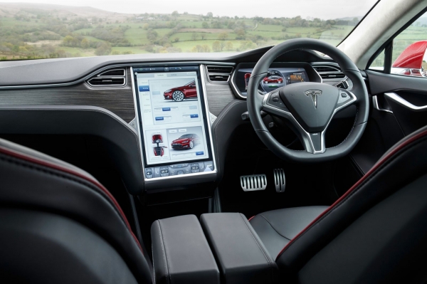 Tesla Model S (wersja dla ruchu lewostronnego)