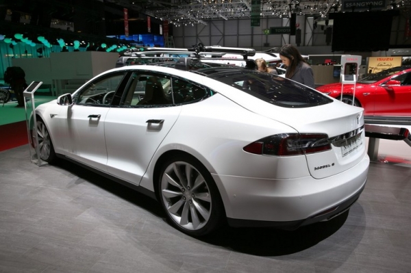Tesla Model S 85D