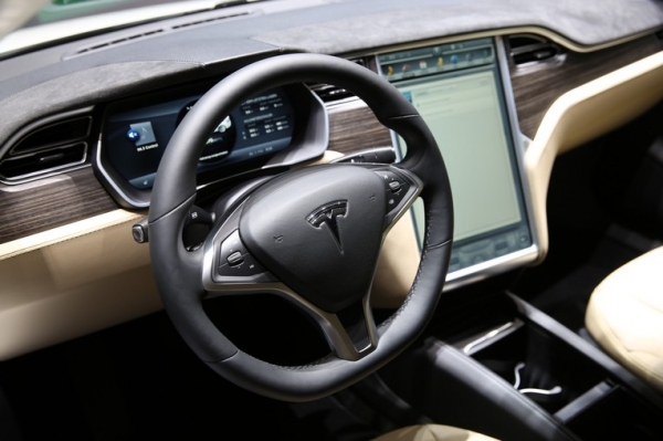 Tesla Model S 85D
