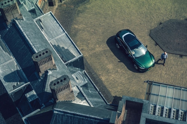 Tesla Model S przerobiona na kombi przez Niels van Roij Design/RemetzCar