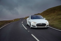 Tesla Model S P85D w programie Fully Charged