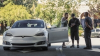 Tesla Model S i lotny serwis