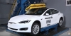 Tesla Model S kontra prasa hydrauliczna