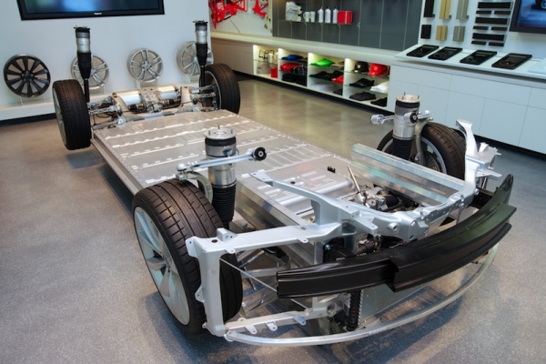 Tesla Model S - Podłoga z przodu
