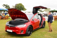 Awaryjny sposób otwierania przedniego bagażnika Tesli Model S i Model X