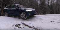 Bjørn Nyland zafundował Tesli Model X wymagającą przeprawę w terenie