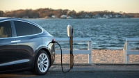 Tesla Model X utopiona w kanale