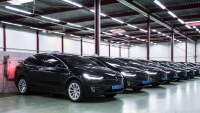 Port lotniczy Amsterdam-Schiphol obsługują teraz taksówki Tesla Model X
