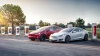 Samochody Tesla Model S i X na stacji szybkiego ładowania Tesla Supercharger