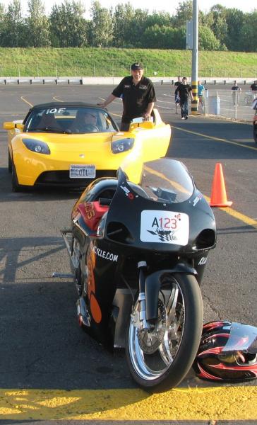 Tesla Roadster i KillaCycle
