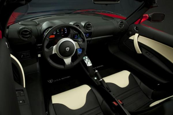 wnętrze Tesla Roadster Sport