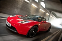 Black Current III pokonuje Tesla Roadster