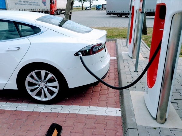 Tesla Shuttle - Tesla Model S