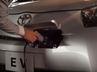 Toyota wprowadzi na rynek domowe terminale ładowania w 2012r.?