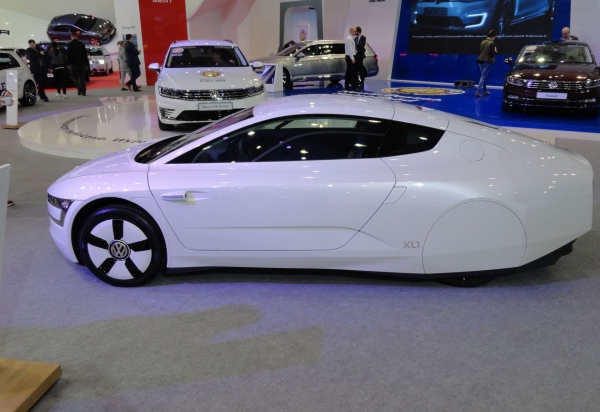 Volkswagen XL1 na wystawie Poznań Motor Show 2015