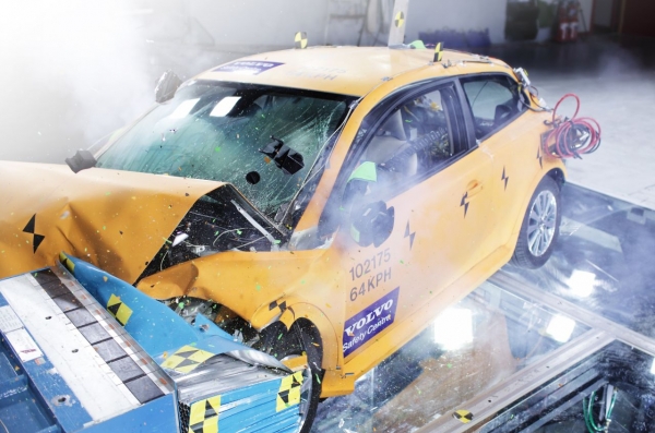 Test zderzeniowy Volvo C30 BEV